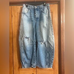 Free People barrel jeans size 29.